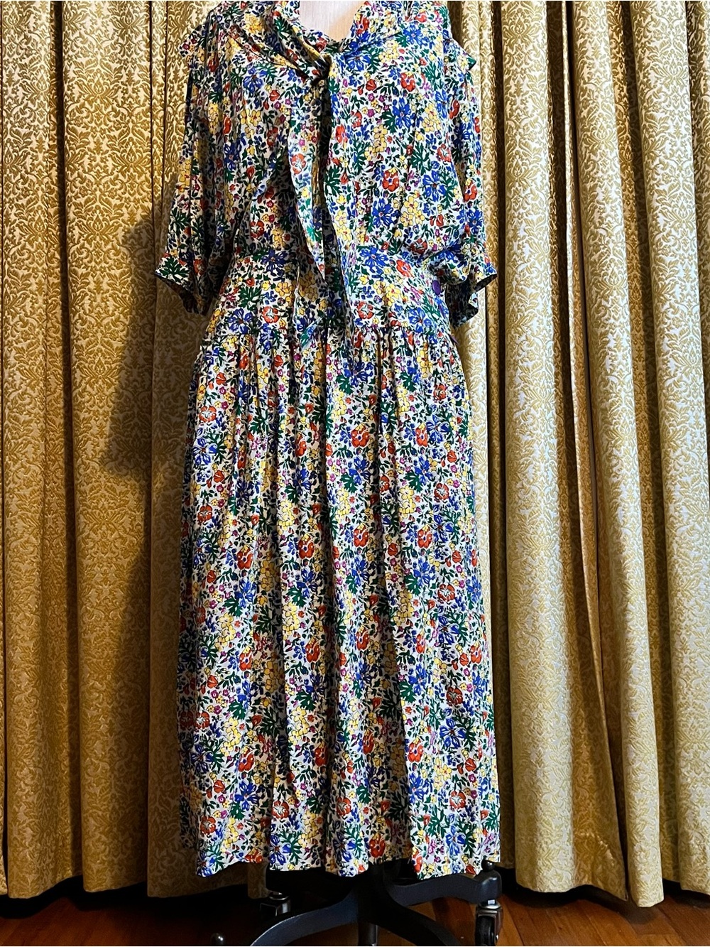 Vintage Tie-Neck Floral Maxi Dress in Multicolor